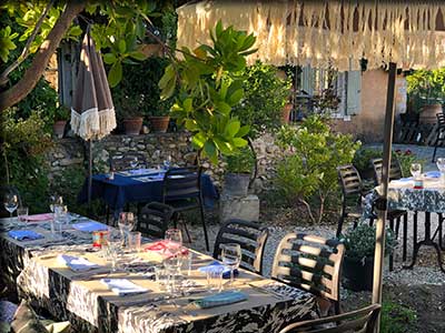 Restaurant A la Belle etoile à Roaix dans le Vaucluse